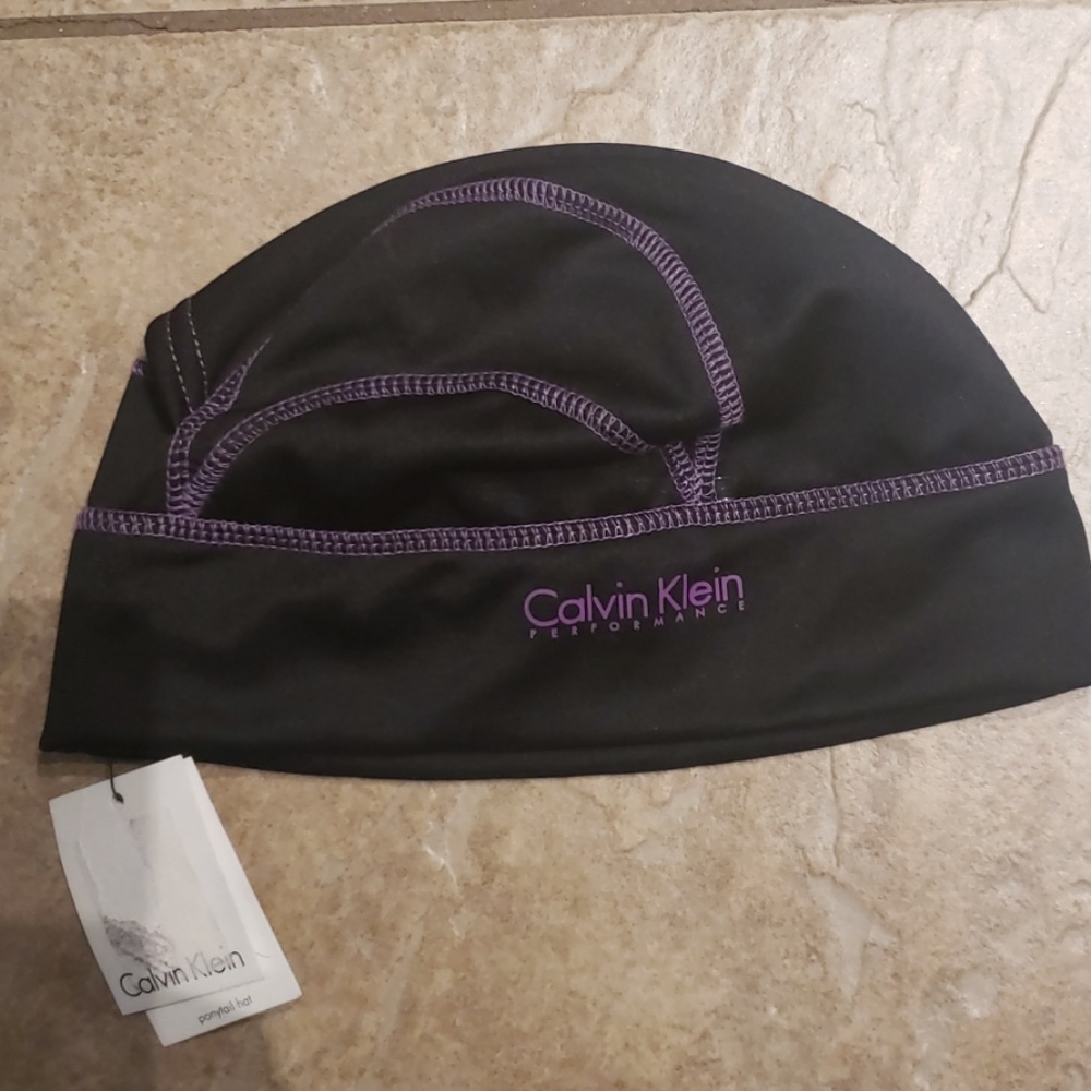 Calvin klein perfomance hat with ponytail hole